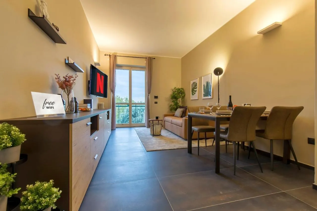 Modern & Bright 2 Bedroom Flat 50M From M4 Stop location
