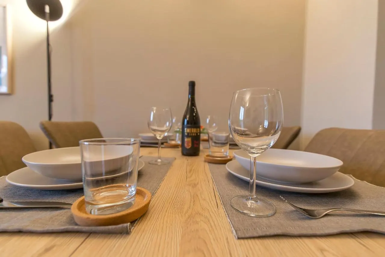 Apartment Modern & Bright 2 Bedroom Flat 50M From M4 Stop Milan Italy