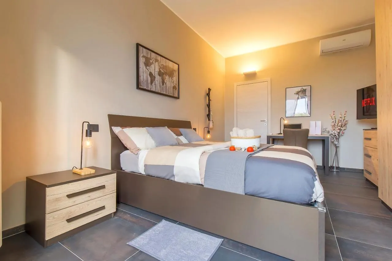 Apartment Modern & Bright 2 Bedroom Flat 50M From M4 Stop Milan Italy