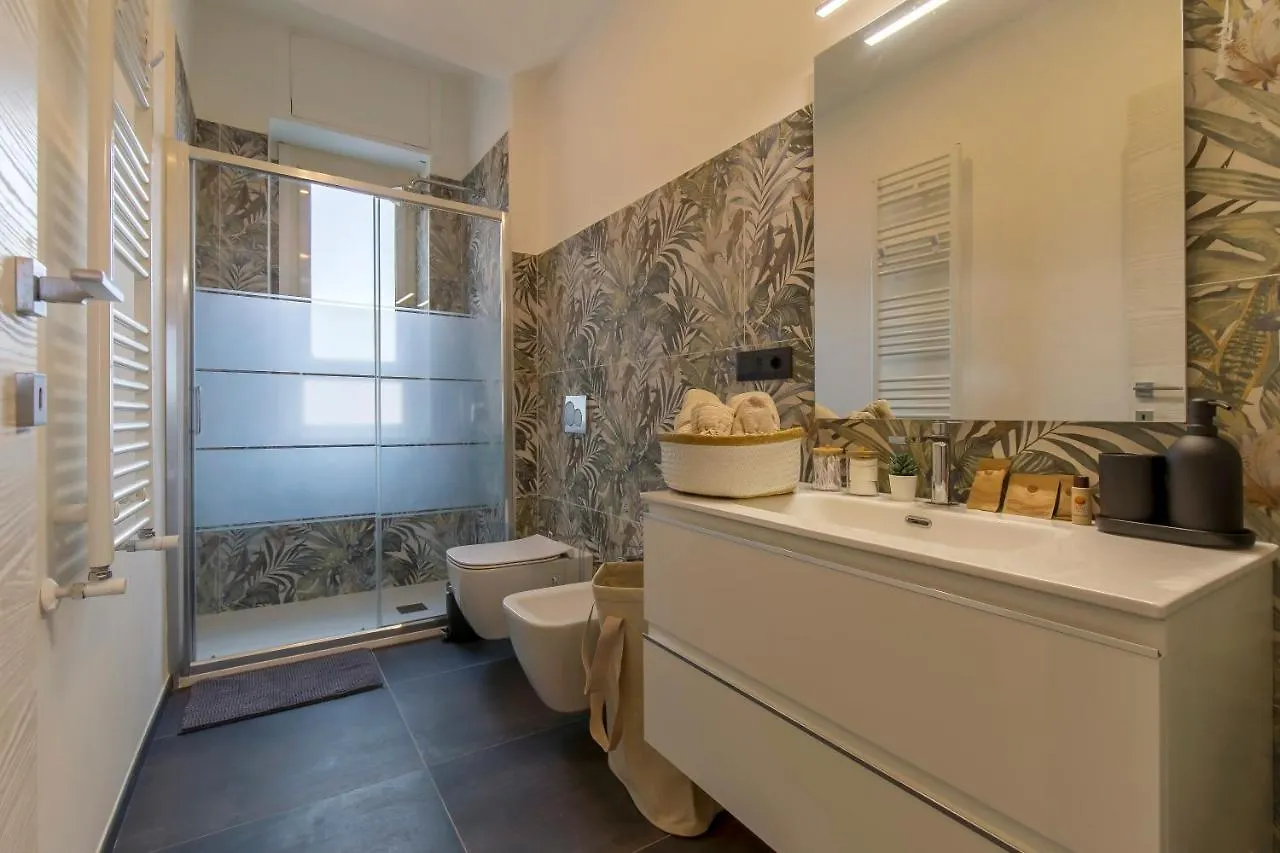 Modern & Bright 2 Bedroom Flat 50M From M4 Stop Milan 0*,  Italy