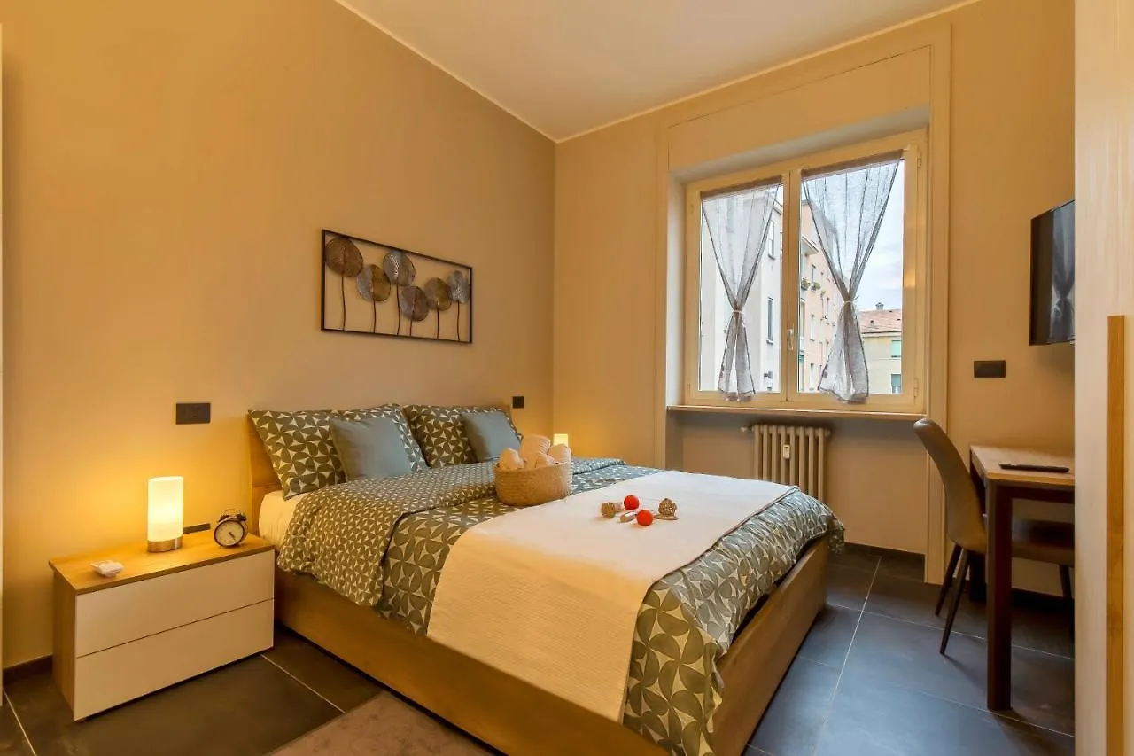 Apartment Modern & Bright 2 Bedroom Flat 50M From M4 Stop Milan