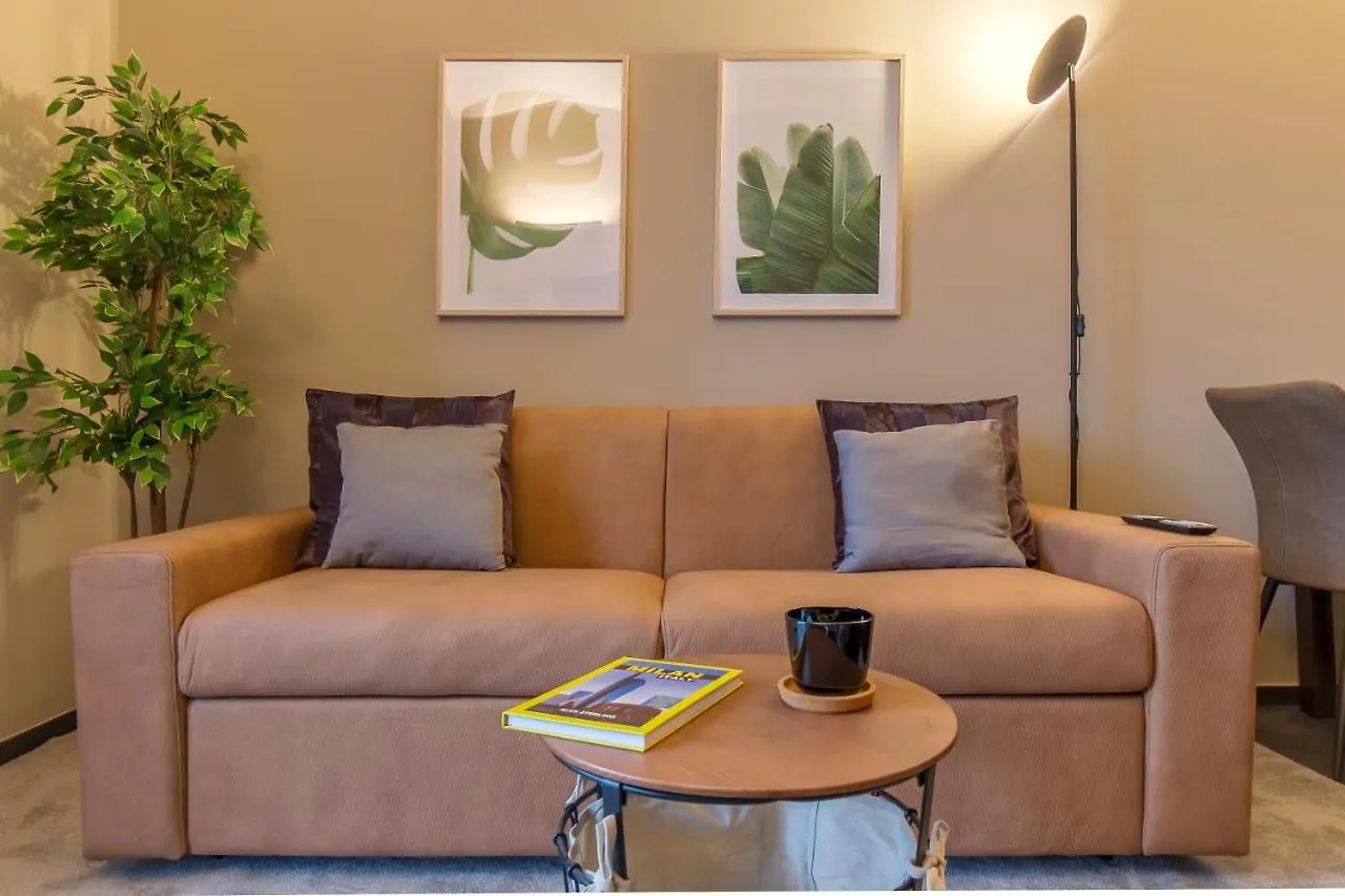 Modern & Bright 2 Bedroom Flat 50M From M4 Stop Milan 0*,