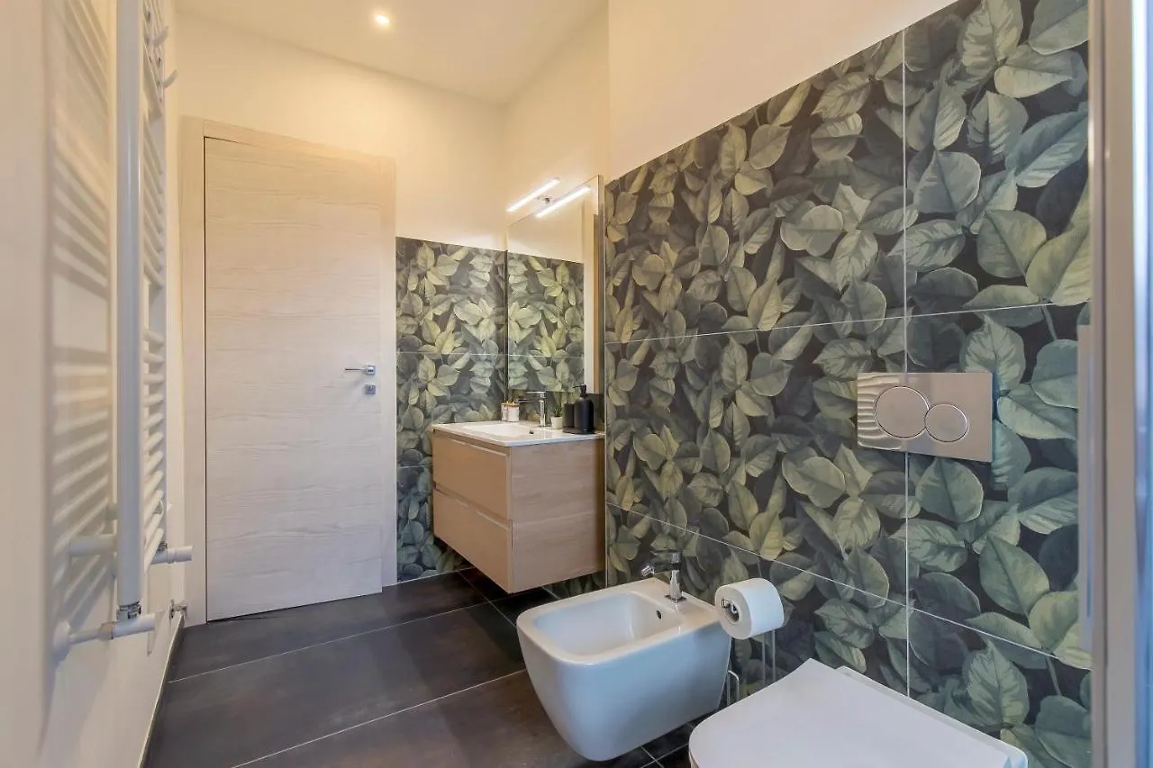 Modern & Bright 2 Bedroom Flat 50M From M4 Stop Milan Italy